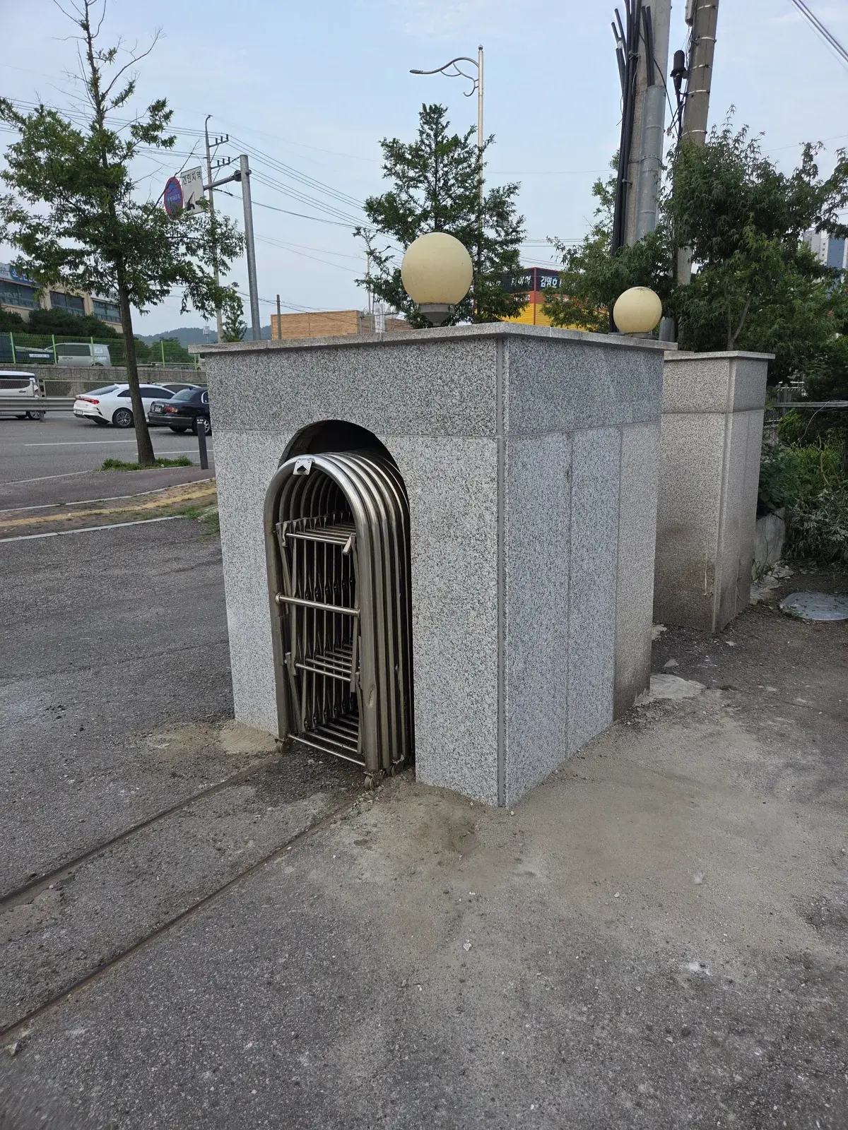 외부 구조물 마감재 보수 시공 후 사진 - 올바른잇 타일보수